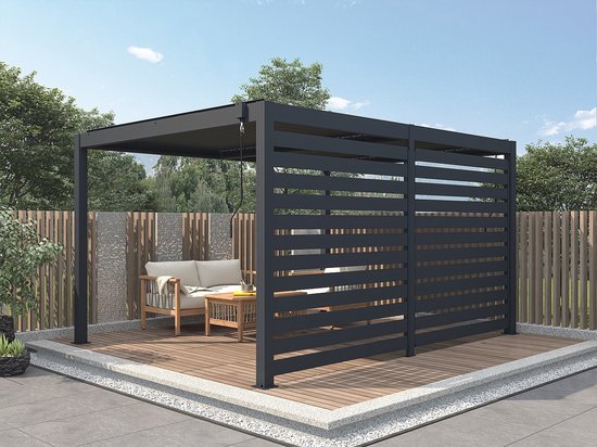 Donkergrijze aluminium scheidingswand voor bioklimatische pergola met horizontale lamellen. Afmetingen L3,68 x H2,2 m.