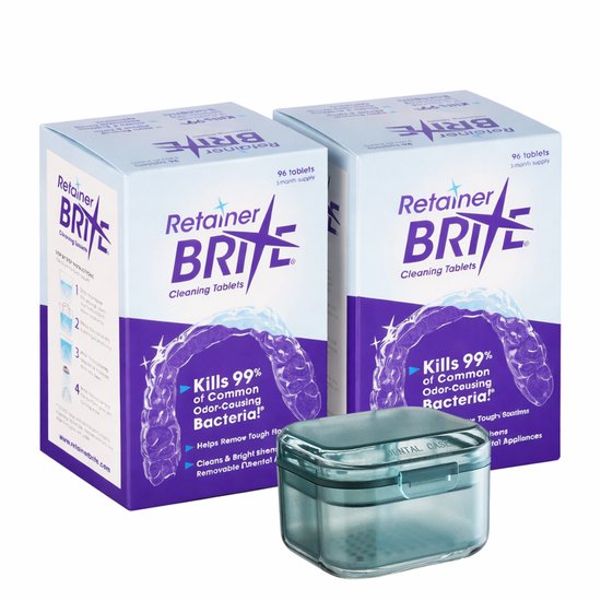 Twee dozen Retainer Brite met reinigingstabletten en een blauw transparant beugeldoosje.