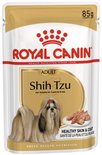 Royal Canin Shih Tzu Adult natvoer 85g met afbeelding van een Shih Tzu hond, goudkleurige verpakking, met de tekst 'HEALTHY SKIN & COAT'.