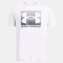 Wit sportshirt met groot grijs verloop logo en tekst 'UNDER ARMOUR' op de voorkant.