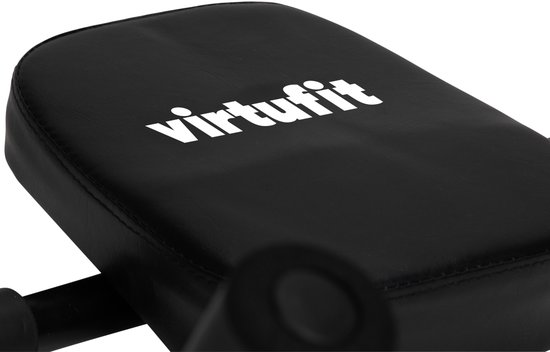 Close-up van de zwarte hoofdsteun van de VirtuFit buikspiertrainer.