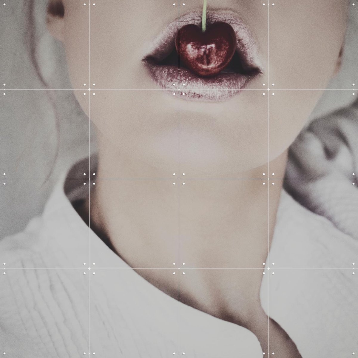 IXXI Cherry Lips, STUDIO HANNAH LEMHOLT - 80 x 80 cm - Gratis ophangtool - Grote wanddecoratie en posters - Fotografie, Woonkamer, Slaapkamer, Winter
