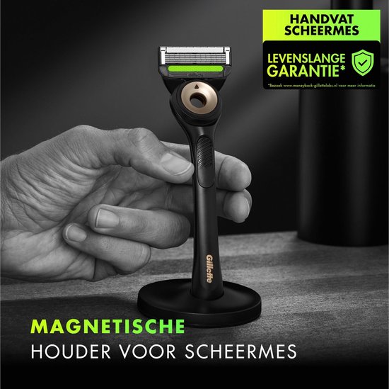 Gillette Labs - Scheerset - 1 Handvat + 5 scheermesjes Met Exfoliërende Strip + Magnetische Standaard Met Travelcase