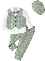 Jongenspak met witte blouse, groen geruit gilet, vlinderdas en pet