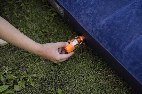 FLEXTAIL MAX PUMP 3 - Hoge snelheid 2-in-1 oplaadbare luchtpomp en zaklamp lichtgewicht kleur ORANJE van Flextail — afbeelding 4