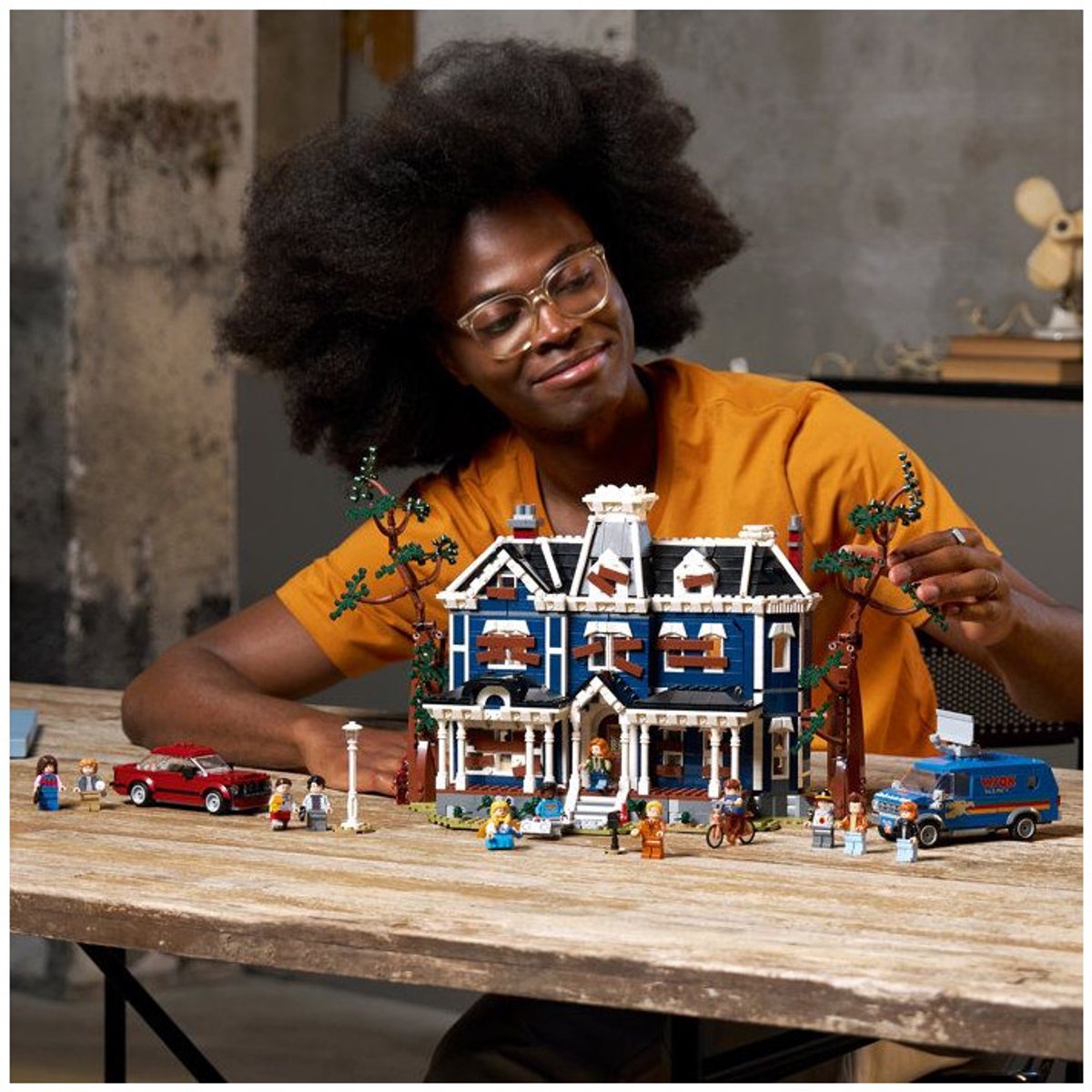 LEGO Icons Stranger Things: Het Huis van de Familie Creel Bouwpakket voor Volwassenen - 11370 — afbeelding 15