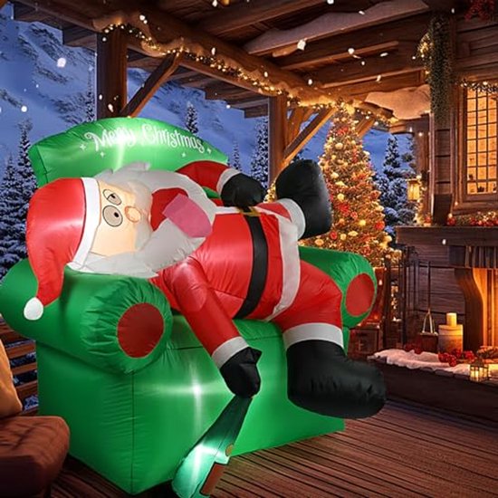 Een Vrolijke Man Met Een Kerstmuts Houdt De Cijfers Van Het Nieuwe Jaar 2023 Vast Gemaakt Van Opblaasbare Ballonnen Op Een Blauwe Achtergrond Familievakantie Kerstmis 33929563