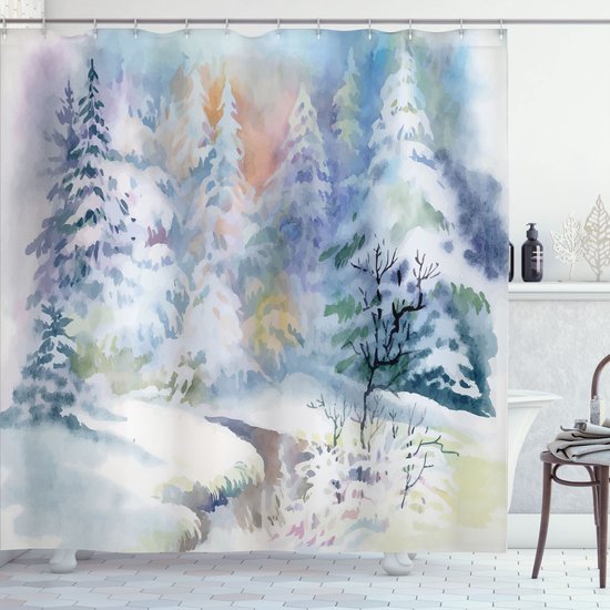 Une peinture à l'aquarelle d'arbres de pins enneigés dans une forêt, avec des touches pastel de violet, rose et jaune.