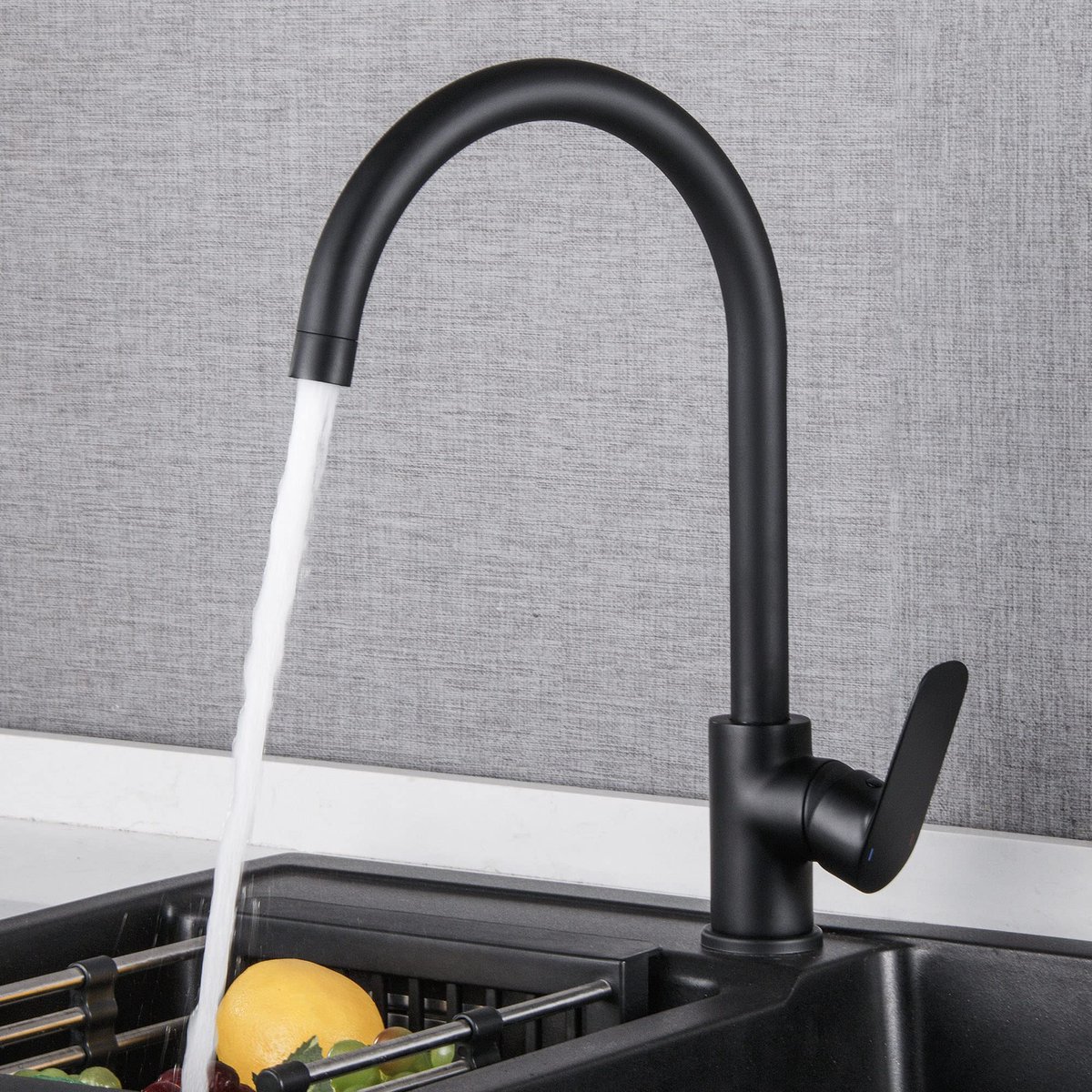 Mengkraan Keuken - Eéngreeps - 360° Draaibaar - Warm en koud water - Messing - Met 3/8 en 1/2 adapters - Zwart