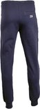 Achterkant donkere joggingbroek met een klein logo op de achterzak.