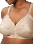 Gedetailleerde close-up van de voorkant van een beige Triumph bh. De cups hebben subtiele borduursels, een bloemdetail bij de sluiting en strikjes op de bandjes.