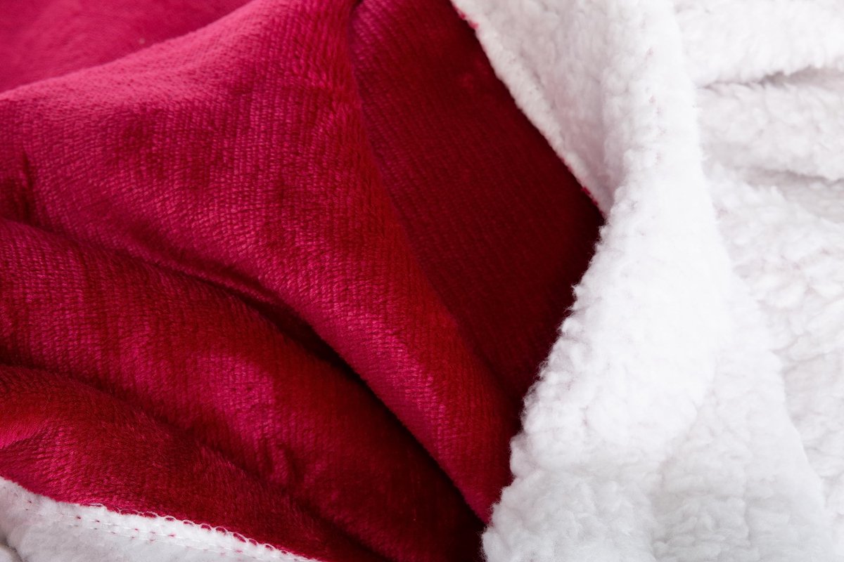 Unyqoos Zachte en warme flanellen deken met sherpa achterkant voor comfort Rood wit