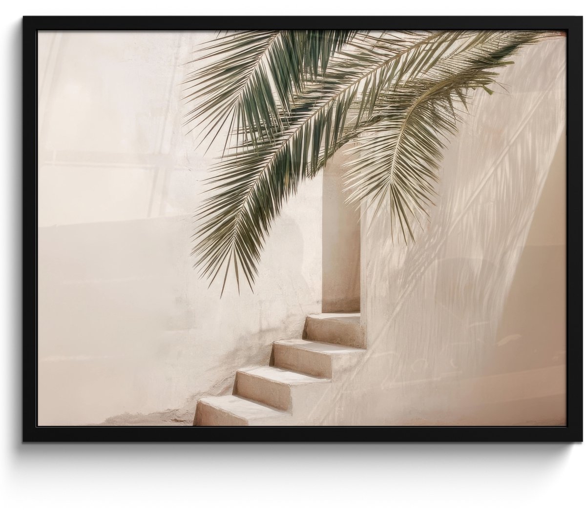 FrameYourWall Poster in lijst - Fotolijst 80x60 cm - Posters - Palmboom - Schaduw - Trap - Beige - Posterlijst zwart - Decoratie - Wanddecoratie woonkamer - Muurdecoratie slaapkamer