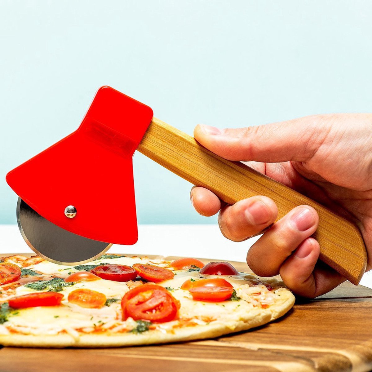 Decopatent - Pizzasnijder - Pizzabijl & Pizzames - Pizza Roller Bijl - Voor Perfect Snijden van Pizza’s - Vaatwasserbestendig RVS - Professionele Pizza Cutter - 10x20,6 Cm.