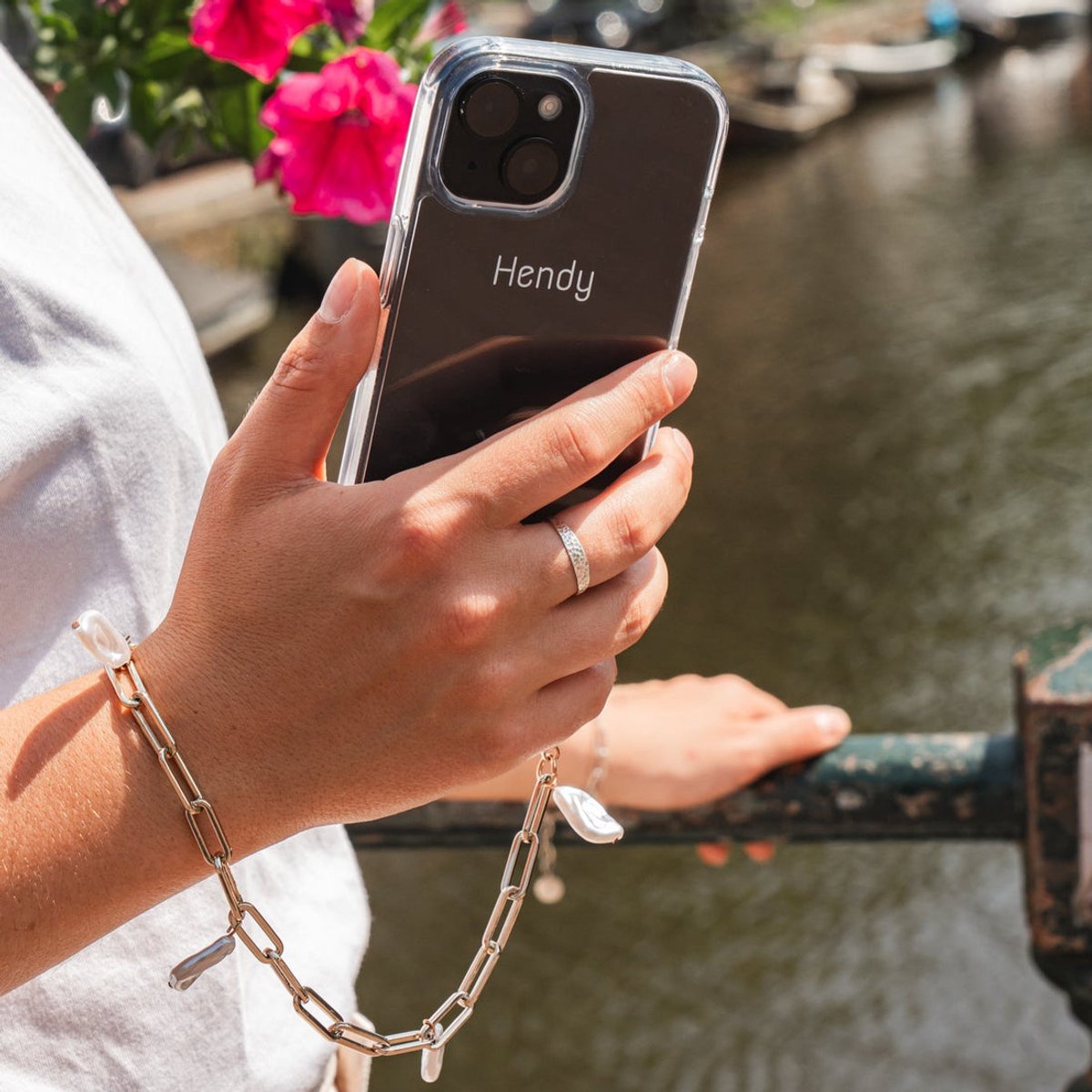 Hendy telefoonhoesje met koord - Shining Gold Telefoonketting - iPhone 12 / 12 Pro