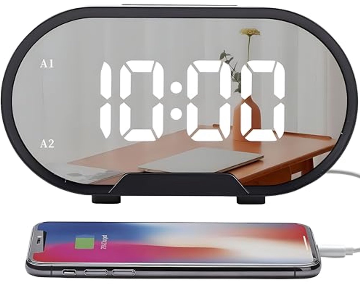 Digitale wekker met gespiegelde led-display en USB-laderpoorten voor slaapkamer en kantoor