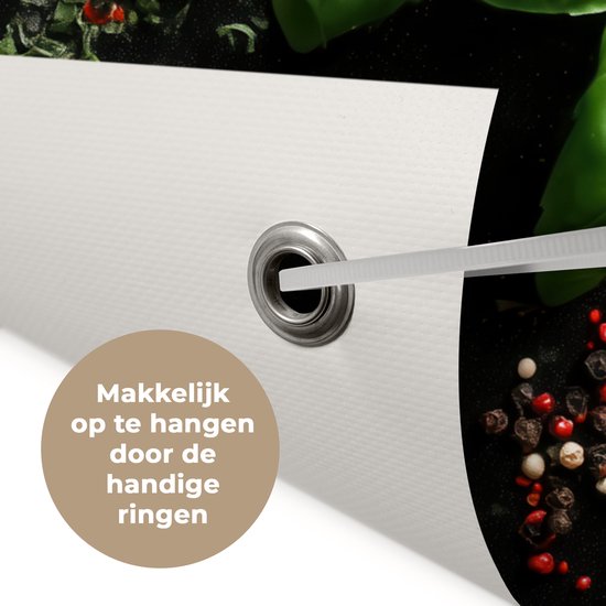 Tuinposter 30x40 cm - Tuindecoratie Chilipepers - Basilicum - Blaadjes - Rood - Poster voor in de tuin - Buiten decoratie - Schutting tuinschilderij - Tuindoek muurdecoratie - Wanddecoratie balkondoek