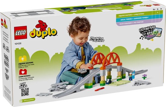 LEGO Duplo 10426 treinbrug en rails uitbreidingsset verpakking met jongen en oranje bruggen.