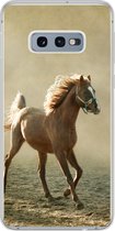 Coque Samsung Galaxy S10e - Cheval - Sable - Brouillard - Coque de téléphone en Siliconen