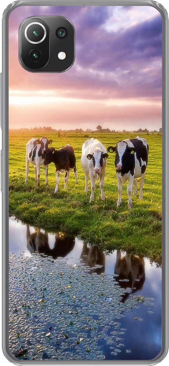 Telefoonhoesje Geschikt voor Xiaomi 11T hoesje - Koeien tijdens een zonsondergang - Siliconen Telefoonhoesje Telefoonhoesje