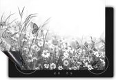 Chefcare Inductie Beschermer Witte Kamille Bloemen met een Vlinder - Zwart Wit - 65x50 cm - Afdekplaat Inductie - Kookplaat Beschermer - Inductie Mat
