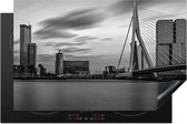 KitchenYeah® Inductie beschermer 81x52 cm - Skyline van Rotterdam bij zonsondergang - zwart wit - Kookplaataccessoires - Afdekplaat voor kookplaat - Inductiebeschermer - Inductiemat - Inductieplaat mat