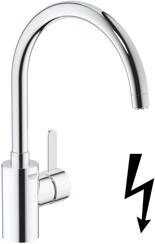 Chroomkleurige keukenkraan van Grohe met een hoge, gebogen uitloop en een hendel.