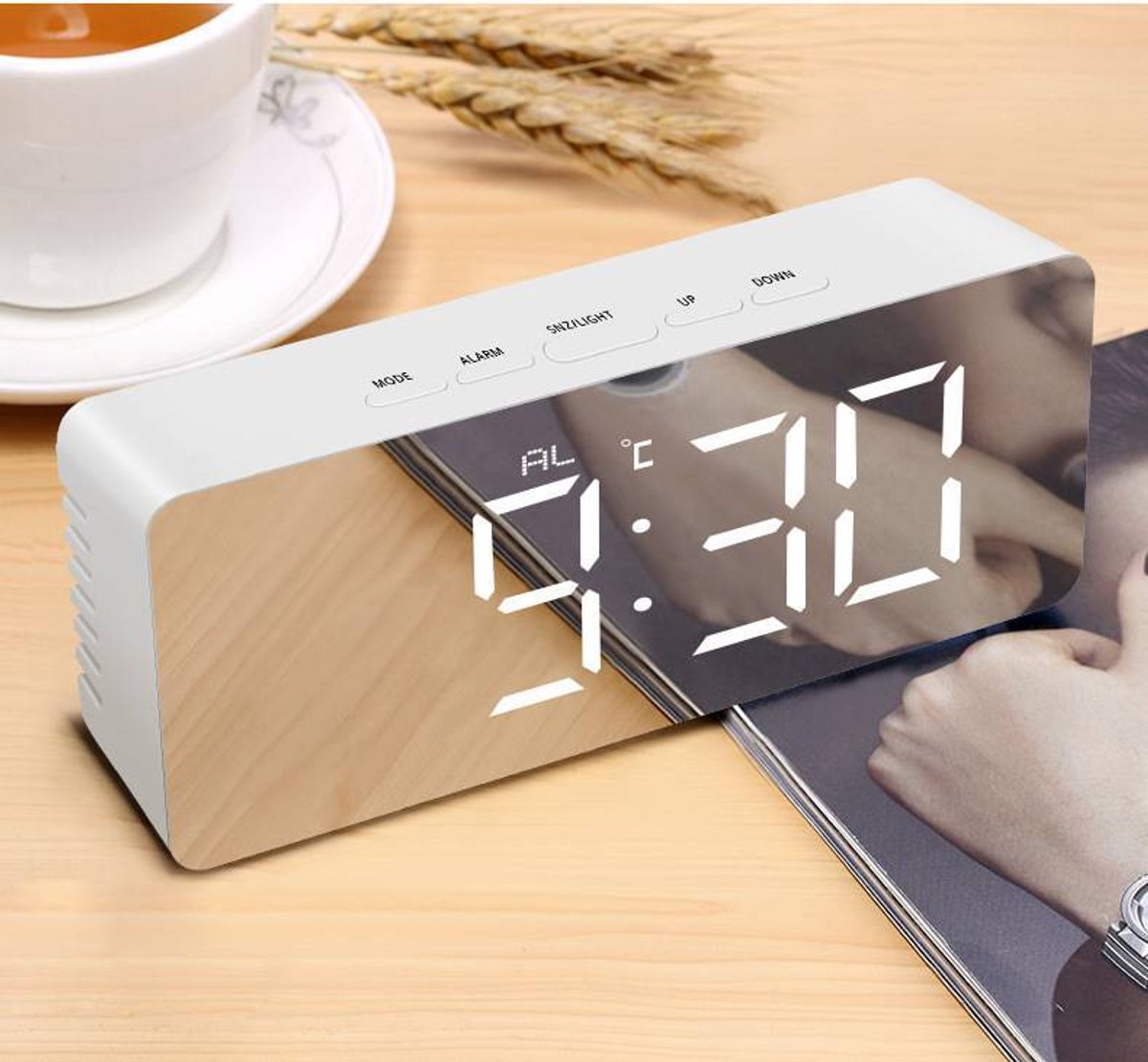 Digitale Wekker met Spiegeldisplay – LED Alarmklok met Dimfunctie, USB Oplaadbaar, Temperatuurweergave & Snooze – Modern Minimalistisch Design