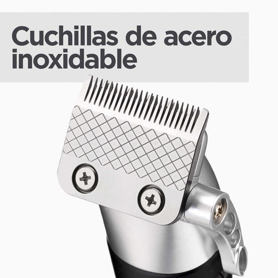 Zilveren metalen tondeuse mes met ruitpatroon en zwarte tandjes. Tekst: Cuchillas de acero inoxidable.