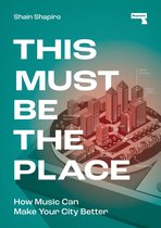 Boekomslag met de titel 'THIS MUST BE THE PLACE' en een illustratie van een stad met muziekgelegenheden.