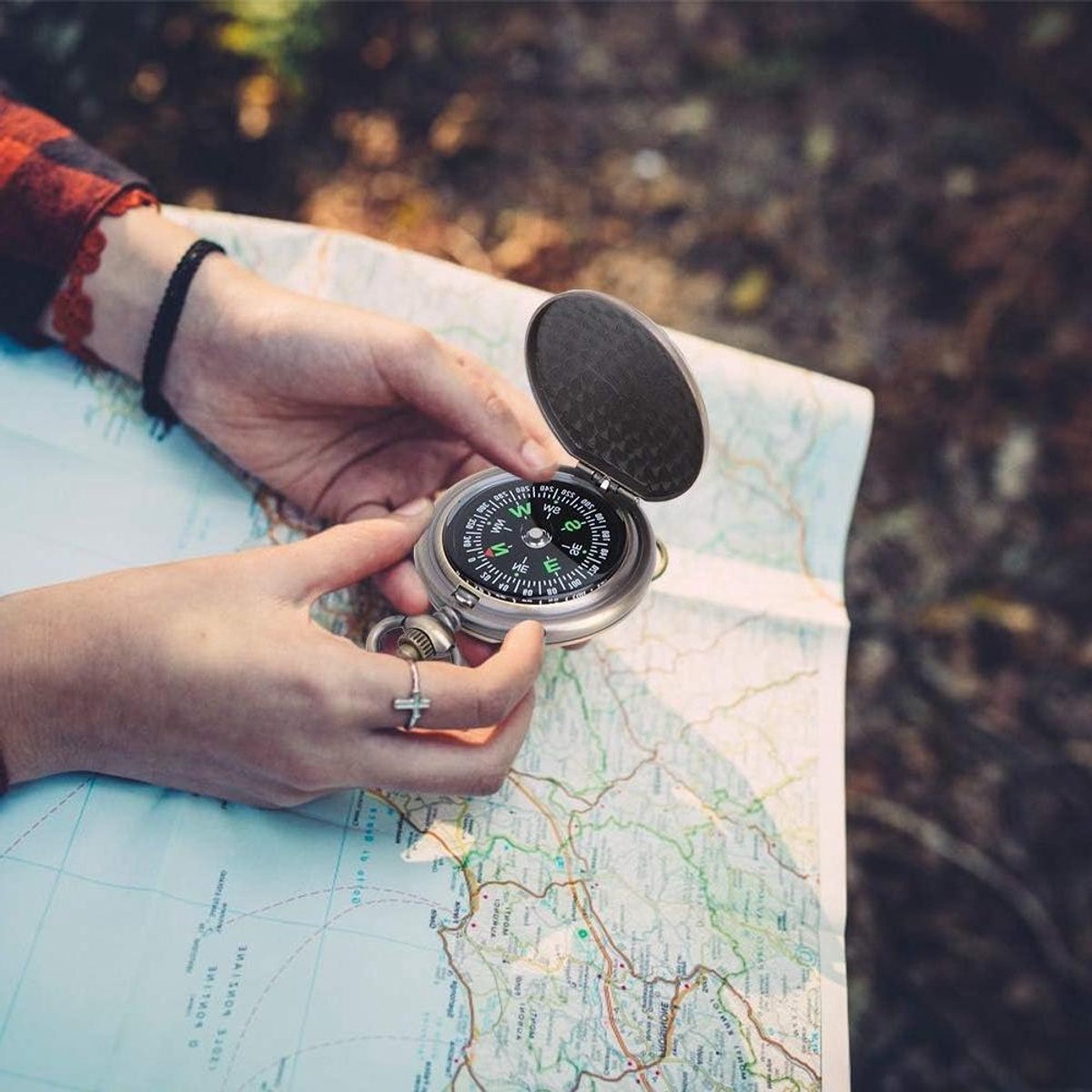 Allecto Plus - Draagbaar zakhorloge kompas met vintage design voor outdoor navigatie - Compact en opvouwbaar - Zinklegering - Met zoekwoorden: outdoor navigatie, draagbaar kompas