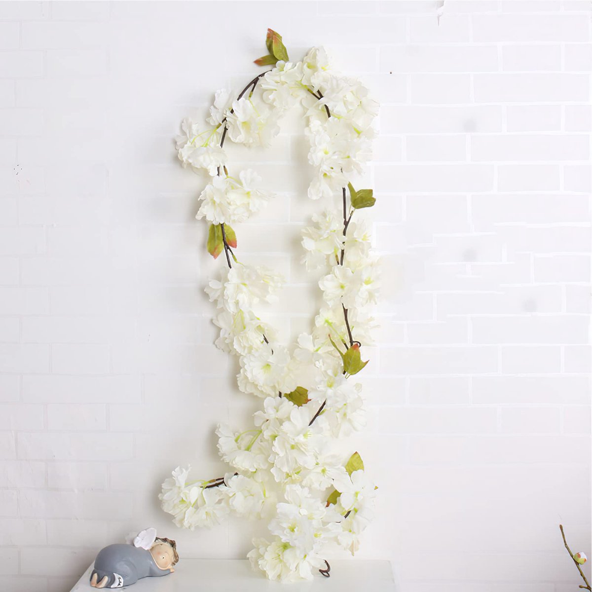 Ibenzoa® Decoratieve Hangende Witte Bloemenguirlande voor Wand-, Tuin- en Feestdecoratie
