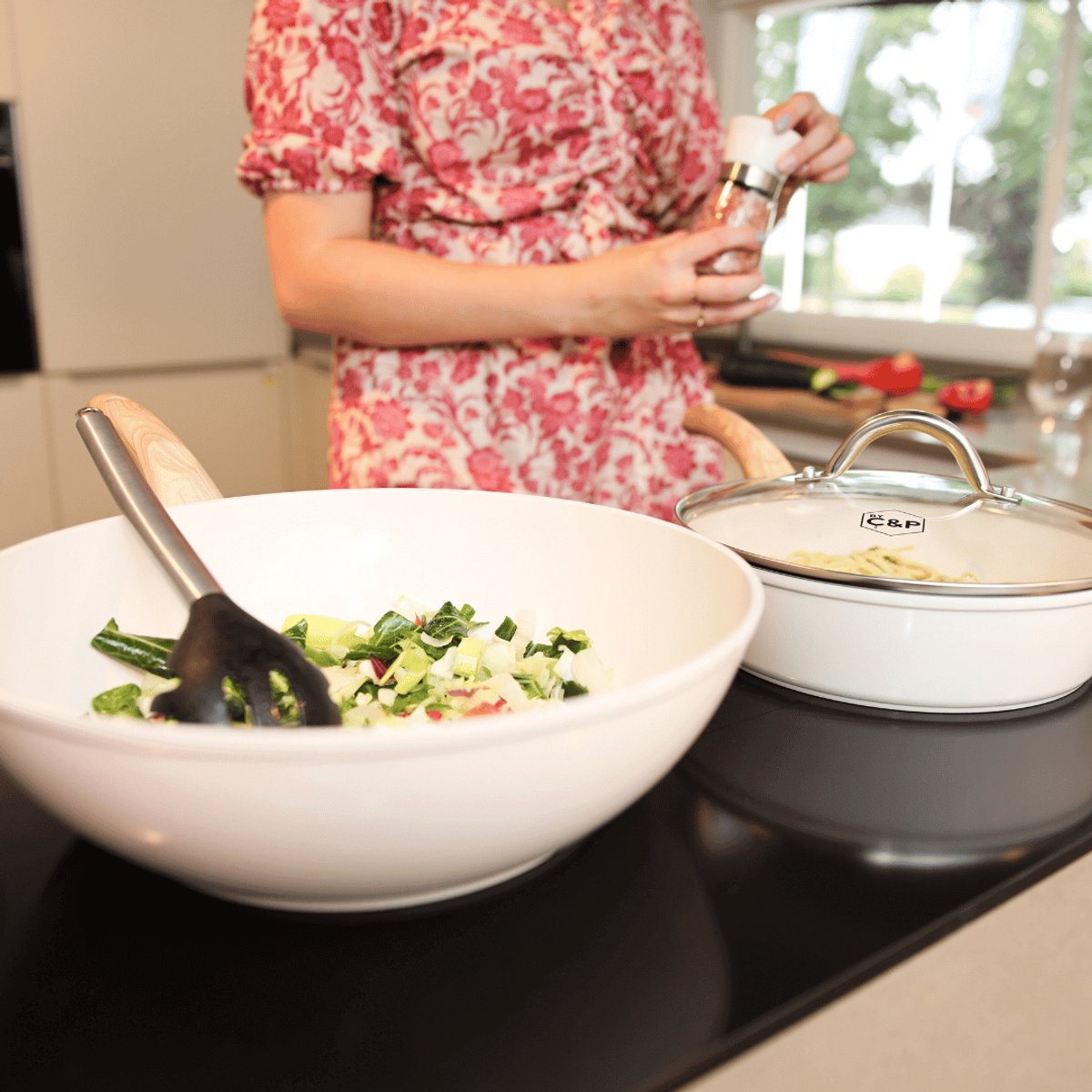 Cook & Pan 7-Delige Pannenset Crème - PFAS vrij - Alle Warmtebronnen - Pannen Set met 7 jaar Garantie - Krasbestendige Anti Aanbaklaag - Vaatwasserbestendig - Gas, Inductie, Elektrisch, Oven - Koekenpan, Wokpan, Steelpan, Hapjespan, Kookpot - Beige – foto 4