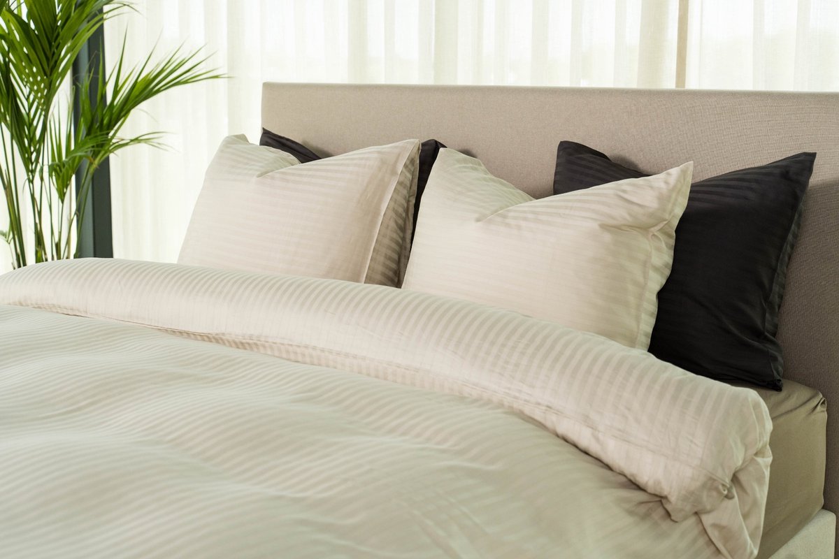 Kayori Elin Dekbedovertrek Katoensatijn - 240x200-220 cm +2 slopen - Lits-jumeaux - Zand