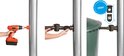 Installation du raccord de descente de gouttière avec une perceuse et le filtre.