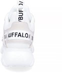 Achterkant van een witte Buffalo sneaker met Buffalo-logo op de hiel en zijkanten.