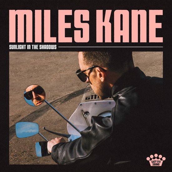Miles Kane - Sunlight In The Shadows vinylplaat, blauwe kleur, met Miles Kane op motorfiets op de hoes.