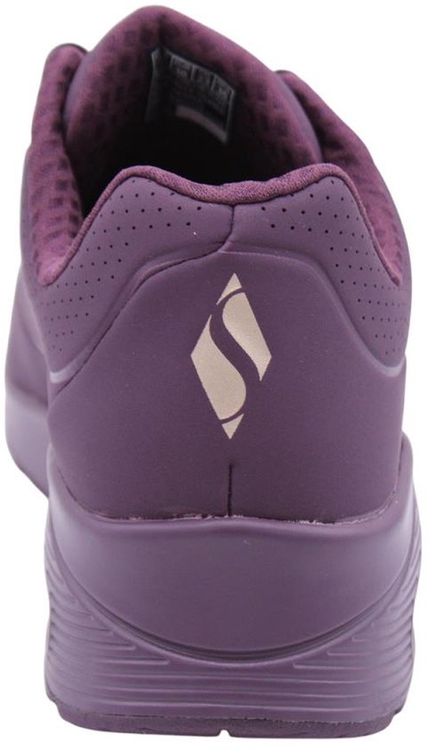 Baskets violettes, arrière avec logo