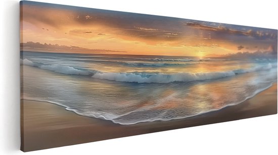 Océan au coucher du soleil avec des vagues sur la plage, présenté sur une peinture panoramique sur toile.