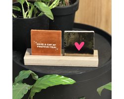 Tegelhouder Eikenhout 25CM | Geschikt voor 2 tegeltjes | Luxe Tegelhouder | Handgemaakt | Spreuktegel | Tegeltjes met Spreuken | Tegeltjeswijsheid | Tegeltje tekst | Tegeltjes standaard |Tegelstandaard | Houdertje | Tegelhoudertje