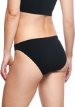 Achterkant van een zwarte tailleslip van Bamboo Basics, gedragen door een model.