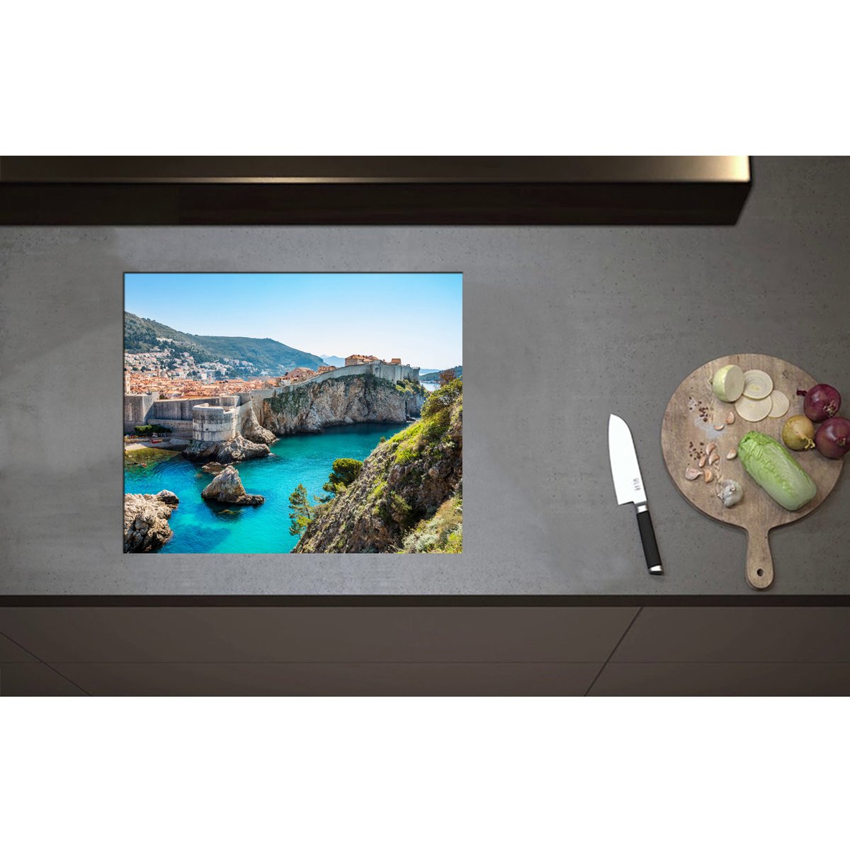 Inductieplaat Beschermer - Baai bij Rotsen op Zomerse Dag in Dubrovnik, Kroatië - 60x50 cm - 2 mm Dik - Inductie Beschermer - Bescherming Inductiekookplaat - Kookplaat Beschermer van Wit Vinyl
