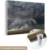 MuchoWow® Glasschilderij 120x80 cm - Schilderij acrylglas - Tornado achtervolging Texas - Foto op glas - Schilderijen