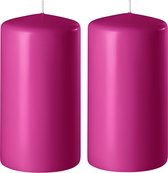 2x Fuchsia roze cilinderkaarsen/stompkaarsen 6 x 12 cm 45 branduren - Geurloze kaarsen fuchsia roze - Woondecoraties