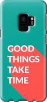 Samsung Galaxy S9 Telefoonhoesje - Premium Hardcase Hoesje - Dun en stevig plastic - Met Quote - Good Things - Donkergroen