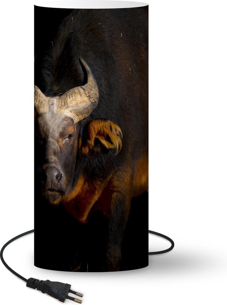 Lamp - Nachtlampje - Tafellamp slaapkamer - Een stier in het duister - 70 cm hoog - Ø29.6 cm - Inclusief LED lamp