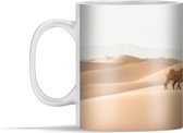 Mok - Karavaan van kamelen in de Gobi woestijn in Mongolië - 350 ml - Beker
