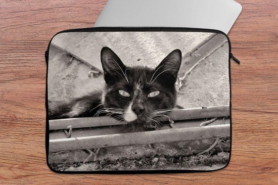 Etui pour ordinateur portable 17 pouces 41x32 cm - Chats en noir et blanc - Etui pour Macbook & Laptop Close-up of a cat - Etui pour ordinateur portable avec photo