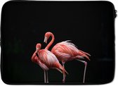 Laptophoes 14 inch - Twee flamingo's met een zwarte achtergrond - Laptop sleeve - Binnenmaat 34x23,5 cm - Zwarte achterkant