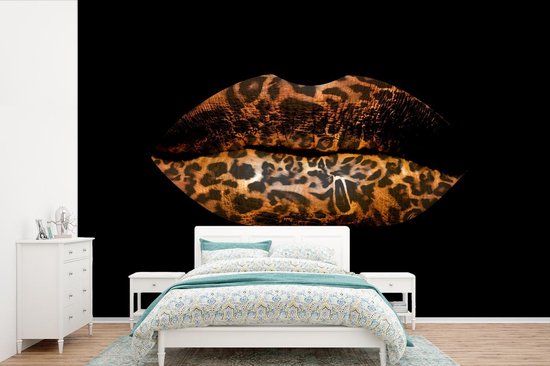 Behang – Fotobehang Lippen – Tijgerprint – Zwart – Breedte 450 cm x hoogte 300 cm